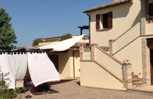 Cingoli Villa | Maison de campagne spacieuse avec piscine