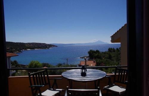 Sithonia Appartement | Apartment by the sea with a sea view balcony and garden, far from mass tourism