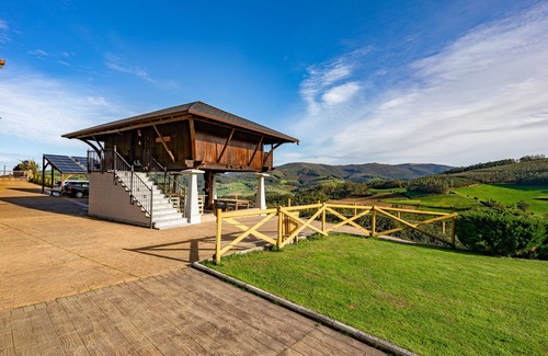 Vegadeo Appartement | Appartement 'C De Alborada Del Eo' avec vue sur les montagnes, jardin privé et Wi-Fi