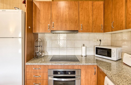 Torroella de Fluvia Appartement | Apartment 'Cal Ferrer 3 -paller' with Shared Pool, Wi-Fi and Air Conditioning