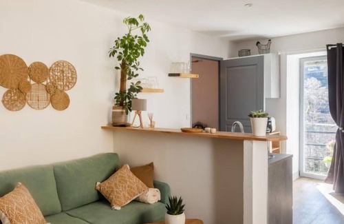 Oloron-Sainte-Marie Appartement | Apartment Chez Marie Pierre in Oloron-Sainte-Marie - 2 persons, 1 bedrooms