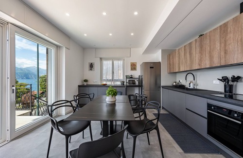 Brenzone sul Garda Appartement | Apartment 'Cà Granda Brenzone' with Lake View, Wi-Fi and Air Conditioning