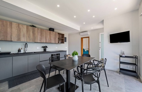 Brenzone sul Garda Appartement | Apartment 'Cà Granda Brenzone' with Lake View, Wi-Fi and Air Conditioning