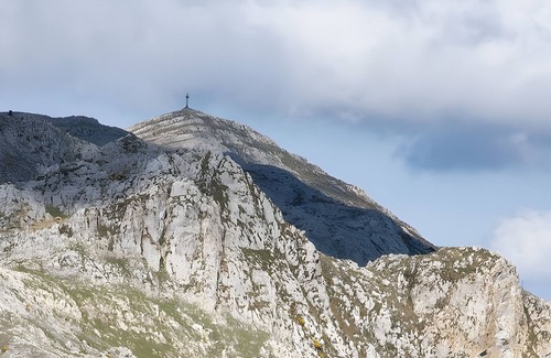 Arriondas Maison | Apartment 'Casa Collado Sto Tomas Apto 1' with Mountain View and Shared Terrace