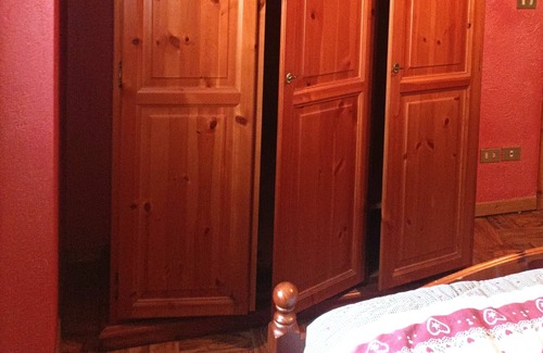 Doues Appartement | Apartment 'Casa dei cervi' with Mountain View, Private Garden and Wi-Fi