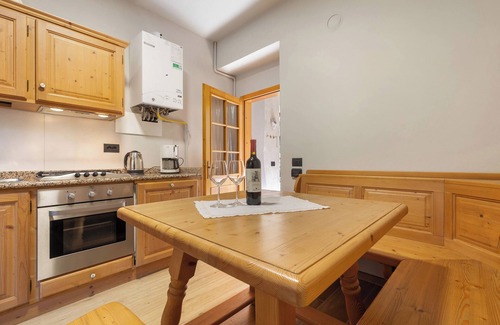 Ala Appartement | Appartement "Casa Delle Fate" avec vue sur les montagnes, terrasse partagée et Wi-Fi