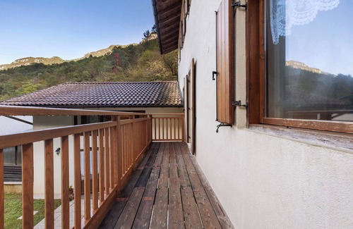Ala Appartement | Appartement "Casa Delle Fate" avec vue sur les montagnes, terrasse partagée et Wi-Fi