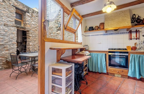 Masdenverge Maison | Apartment 'Casa Elisa' with Private Terrace, Wi-Fi and Air Conditioning