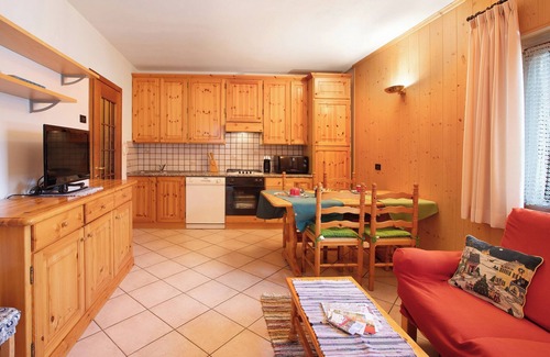 Valdisotto Appartement | Appartement "Casa Grafa Bormio" avec vue sur les montagnes, jardin partagé et Wi-Fi.