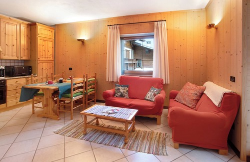 Valdisotto Appartement | Appartement "Casa Grafa Bormio" avec vue sur les montagnes, jardin partagé et Wi-Fi.