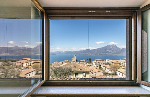 Albisano Appartement | Appartement "Casa Jessica" avec vue sur le lac, jardin et Wi-Fi.