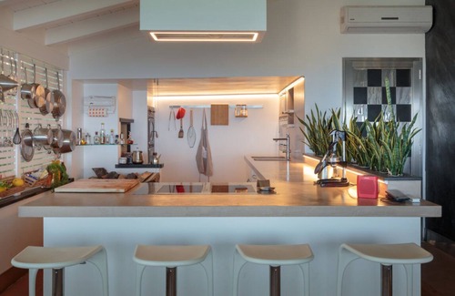 Lavagna Appartement | Appartement Casa Lorenzo avec vue sur la mer, jardin partagé, climatisation et Wi-Fi.