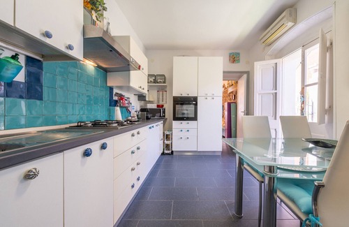Calasetta Appartement | Apartment 'Casa Nora' with Private Terrace, Wi-Fi and Air Conditioning