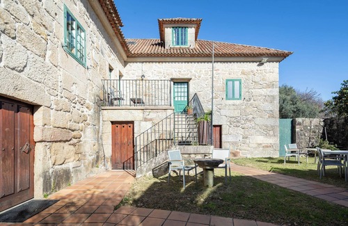Areas Appartement | Apartment 'Casa Rectoral Apartamento Abadía' with Mountain View, Shared Pool and Wi-Fi