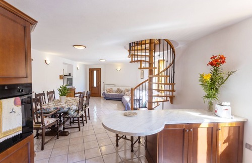 Vesio Appartement | Appartement 'Casa Rita App 1' avec terrasse, jardin et Wi-Fi partagés.