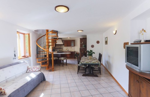 Vesio Appartement | Appartement 'Casa Rita App 1' avec terrasse, jardin et Wi-Fi partagés.