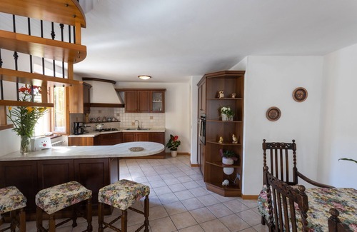 Vesio Appartement | Appartement 'Casa Rita App 1' avec terrasse, jardin et Wi-Fi partagés.