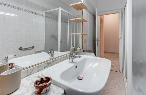 Isolotto Appartement | Apartment 'Casa Rosanna' with Private Terrace and Wi-Fi
