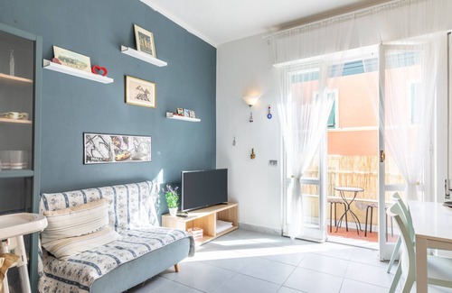 Carrara Appartement | Apartment 'Casa Vacanza In Centro A Carrara' with Balcony and Wi-Fi