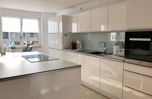 Aschach Appartement | Luxueux au 1er étage avec balcon sud ouest, ascenseur, 2 chambres, place de parking