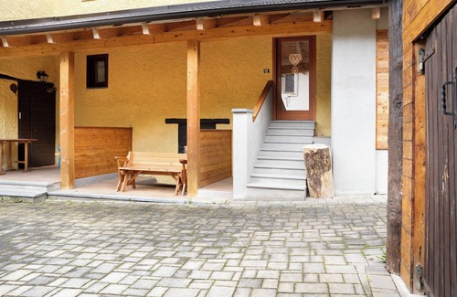Acceglio Appartement | Apartment 'Chalet Provenzale Trilocale' with Shared Garden and Wi-Fi
