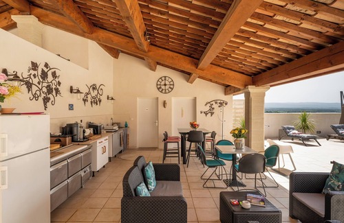 Crillon-le-Brave Appartement | Appartement "Chambre Jasmin" avec vue sur la montagne, Wi-Fi et climatisation