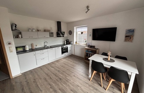 Wittmund Appartement | Appartement 'Ferienwohnung Charly' avec terrasse privée, jardin privé et Wi-Fi