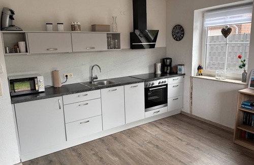 Wittmund Appartement | Appartement 'Ferienwohnung Charly' avec terrasse privée, jardin privé et Wi-Fi