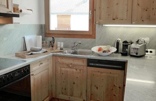 Pontresina Appartement | Apartment Chesa Vadret 12 by Interhome