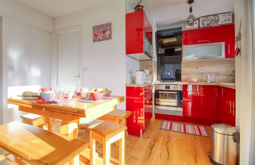 Le Praz de Lys Appartement | Appartement 'Comte Rouge' avec vue sur montagne, terrasse privée et climatisation