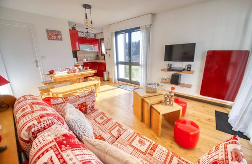 Le Praz de Lys Appartement | Appartement 'Comte Rouge' avec vue sur montagne, terrasse privée et climatisation