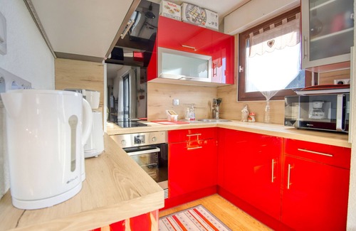 Le Praz de Lys Appartement | Appartement 'Comte Rouge' avec vue sur montagne, terrasse privée et climatisation
