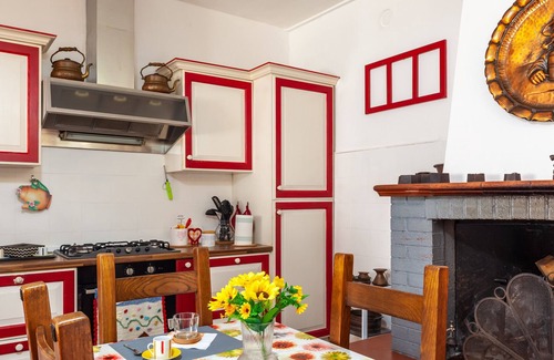 Carrara Appartement | Apartment 'Da Nonno Mò' with Shared Garden
