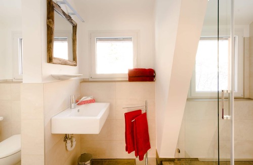 Urberg Appartement | Grand appartement de vacances en Forêt-Noire, avec balcon et jouissance d'un jardin