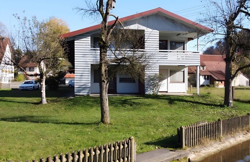 Hayingen Appartement | Apartment '2' with Shared Garden and Wi-Fi