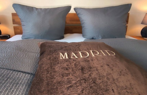Mühlhausen Appartement | Appartement City-Apartments Fewo Madrid avec piscine, jardin et Wi-Fi
