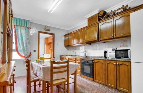 Elda Appartement | Apartment 'De Paso' with Balcony, Wi-Fi and Air Conditioning