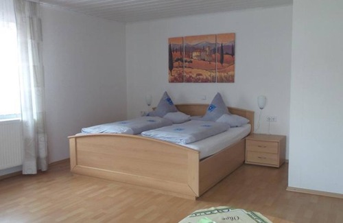 Schweigen-Rechtenbach Lit Et Petit-Déjeuner | Apartment/apartment, shower, WC, balcony - Gästehaus Reither