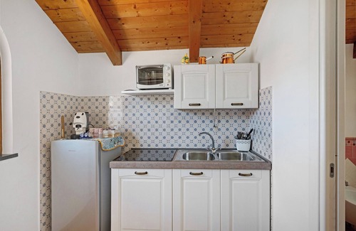 Bomerano Appartement | Apartment 'Delizioso Chalet Con Ampio Giardino' with Mountain View, Wi-Fi and Air Conditioning