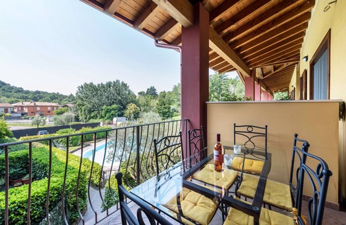 Soiano del Lago Appartement | Appartement 'Dimora Del Lago - Oasi Con Piscina' avec piscine partagée, Wi-Fi et climatisation