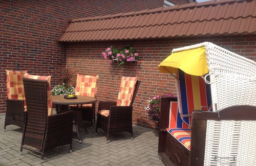 Horum Appartement | Appartement directement sur la digue avec une chaise de plage