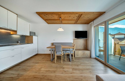 Rasa Appartement | Apartment 'Edelweiß' with Mountain View, Shared Garden and Wi-Fi