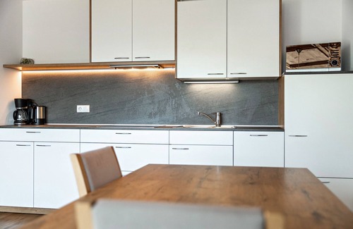 Rasa Appartement | Apartment 'Edelweiß' with Mountain View, Shared Garden and Wi-Fi