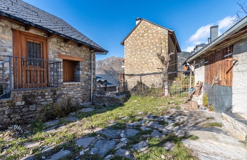 Durro Appartement | Appartement "El Paller" avec vue sur les montagnes et jardin privé