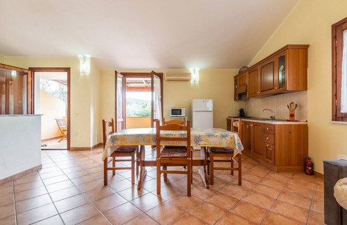 Porto Pino Appartement | Appartement 'Ella' avec terrasse privée, jardin privé et balcon