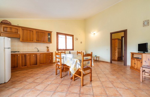 Porto Pino Appartement | Appartement 'Ella' avec terrasse privée, jardin privé et balcon