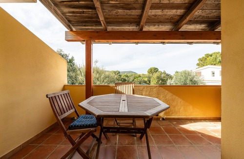 Porto Pino Appartement | Appartement 'Ella' avec terrasse privée, jardin privé et balcon