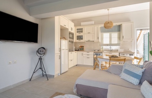 Lixouri Appartement | Apartment 'Emelia' with Sea View, Wi-Fi and Air Conditioning