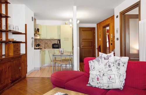 Aosta Appartement | Apartment 'Emilius' with Mountain View, Wi-Fi and Air Conditioning
