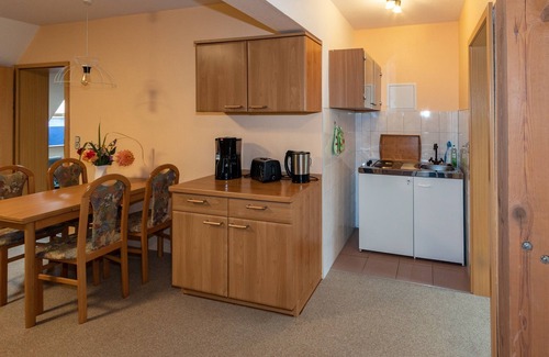 Werben Appartement | Apartment Erle, comb. Living room/bedroom/kitchenette, shower/WC (1 bedroom in the attic) - Zimmermanns Ferienhof